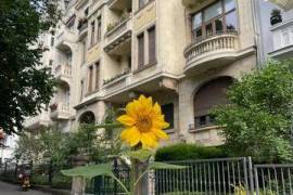 Beautiful 4-room old building apartment in the Dichtviertel