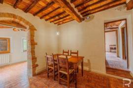 Three Room Apartment - Castellina in Chianti. Renovated 3-room apartment in the middle of the Chianti region