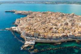 A Palace in the Heart of Ortigia