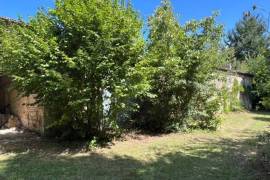 €130000 - Superb Property with Wooded Park near Villefagnan