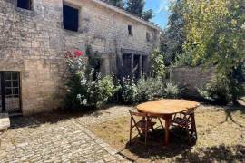 €130000 - Superb Property with Wooded Park near Villefagnan