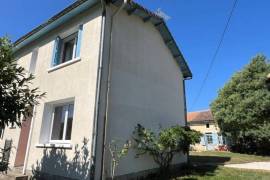 €149800 - Pretty 3 Bedroom House with Studio, Outbuildings and Garden