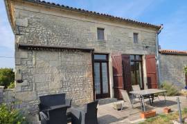 €153700 - Beautiful Old House between Villefagnan and Chef-Boutonne