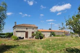 €153700 - Beautiful Old House between Villefagnan and Chef-Boutonne