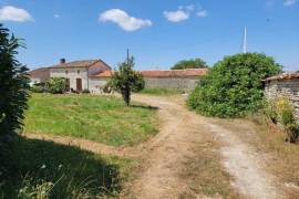 €153700 - Beautiful Old House between Villefagnan and Chef-Boutonne