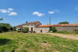 €153700 - Beautiful Old House between Villefagnan and Chef-Boutonne