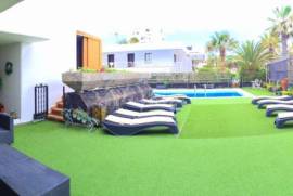 7 Bedroom Villa For Sale In PLaya De Las Americas LP5095