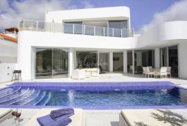 5 Bedroom Villa For Sale In La Caleta LP5174