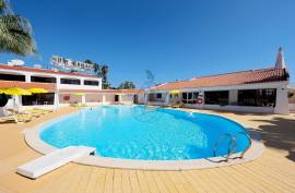 Hotel unit located in the Algarve in a tourist area with three (3) Stars has green areas, swimming pool and a Restaurant - Porches