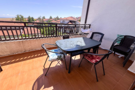 Penthouse wIth 2 bedrooms, vIew to pool and sea, VIneyards Resort, Aheloy