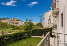 Lisbon Graça Magnificent new and tastefully furnished T2 balconies with garden view and Castelo hill