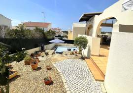 An impressive 4 Bedroom Villa with Pool on the well located 4 minutes from Vila Nova de Cacela