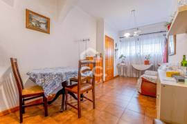 Floor of a 2 bedroom villa with garden and patio, in Ramalde, Porto.