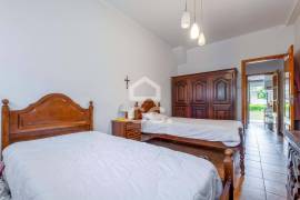 Floor of a 2 bedroom villa with garden and patio, in Ramalde, Porto.