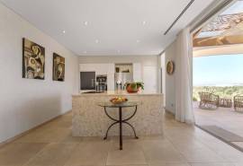 Albufeira Modern 5-Bedroom Villa with Pool, Solarium, and Guest Annex