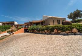 Albufeira Modern 5-Bedroom Villa with Pool, Solarium, and Guest Annex