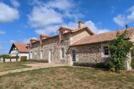 4 gite complex, large house, excellent condition, pool, o'bdings, 6.8ha, horses poss.