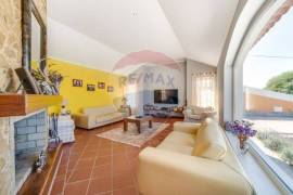 House T3 for sale in Colares, Sintra