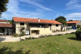 €189950 - 2 Independent Accommodations With Large Gardens And Swimming Pool
