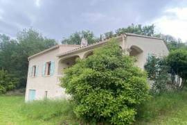 Detached Villa with Landscaped Garden