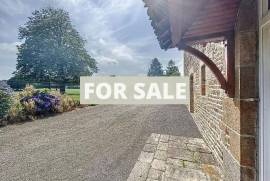 Detached Country House with Long Drive