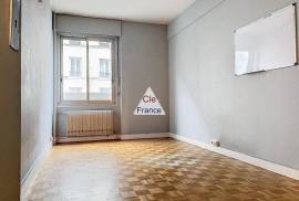 Paris Apartment in 11h Arrondissement