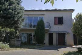 Detached Villa With Garden