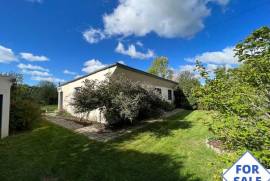 Cottage with Lovely Garden Near to Rural Village