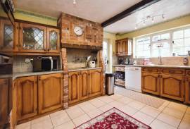 4 bedroom, Semi-detached house for sale