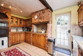 4 bedroom, Semi-detached house for sale