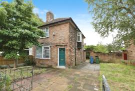 3 bedroom, Semi-detached house for sale