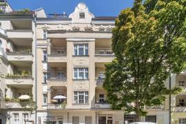 Ready to move! 2 Room apartment with Balcony close to Prenzlauer Allee