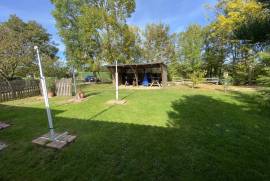 Superbe camp site with 20 pitches, 2 cottages, pool