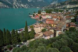 Three-room apartment with Lake View in Torbole at Villa Giuliani