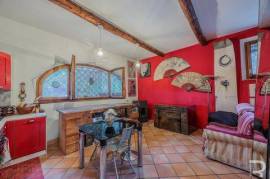 Four Room Apartment - Castellina in Chianti. Ground floor apartment in the heart of Chianti