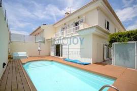 Fantastic 5 Bedroom Villa with Pool in Zona da Parede