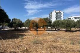 Land for the construction of a large commercial surface in the centre of loule