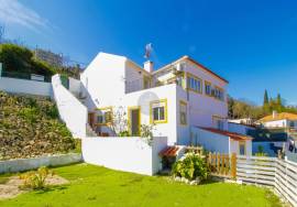 4 bedroom villa on 2 floors with terrace, backyard and view.