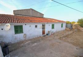 2 bedroom country house with land