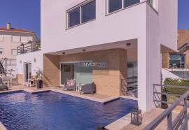 Stunning luxury 5-bedroom villa, located in the prestigious area of Alto Lagoal, Caxias - Oeiras