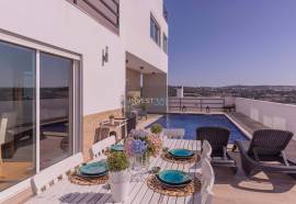 Stunning luxury 5-bedroom villa, located in the prestigious area of Alto Lagoal, Caxias - Oeiras