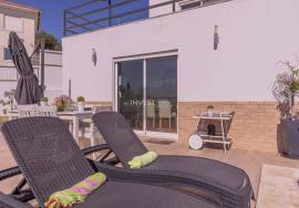 Stunning luxury 5-bedroom villa, located in the prestigious area of Alto Lagoal, Caxias - Oeiras