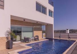 Stunning luxury 5-bedroom villa, located in the prestigious area of Alto Lagoal, Caxias - Oeiras