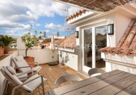 Tavira historic centre, superb newly built property with 3 bedrooms, terrace, and garden.