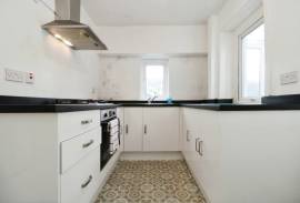 2 bedroom, Terraced House for sale