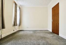 2 bedroom, Terraced House for sale