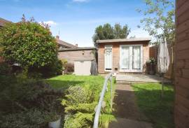 2 bedroom, Semi-detached house for sale