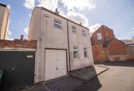 2 bedroom, Detached house for sale