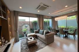 Luxurious Corner 3 Bed 4 Bath in Bang Kapi