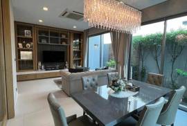 Luxurious Corner 3 Bed 4 Bath in Bang Kapi